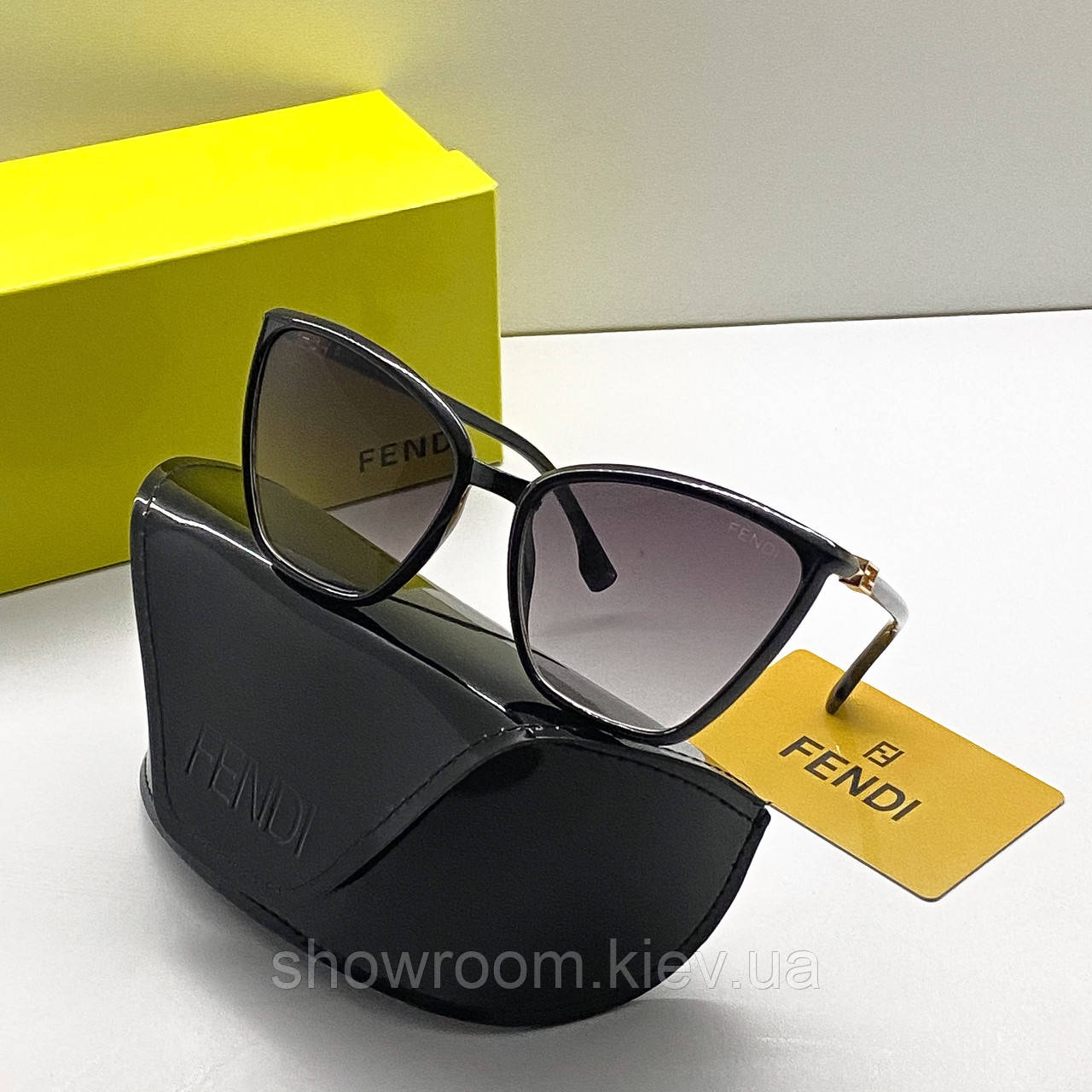 Жіночі сонцезахисні окуляри Fendi (0433) black
