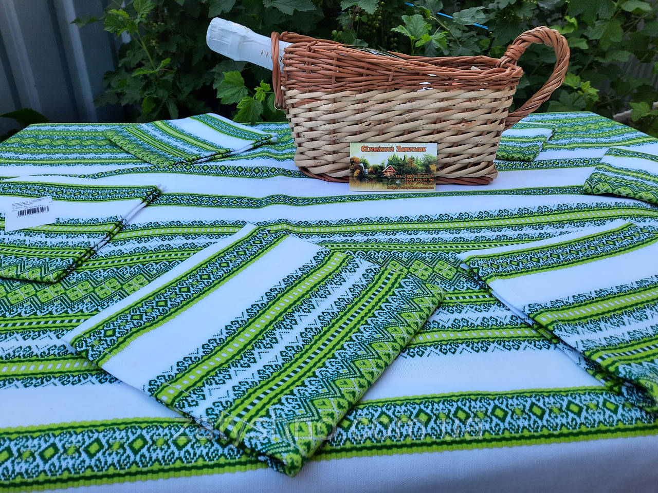 Скатертина вишита зелена з серветками