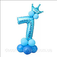 Шар цифра "7" на стойке из шаров синяя в звездочки с шарами и короной фольга