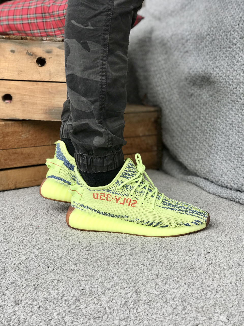 Yeezy 2024 zebra neon
