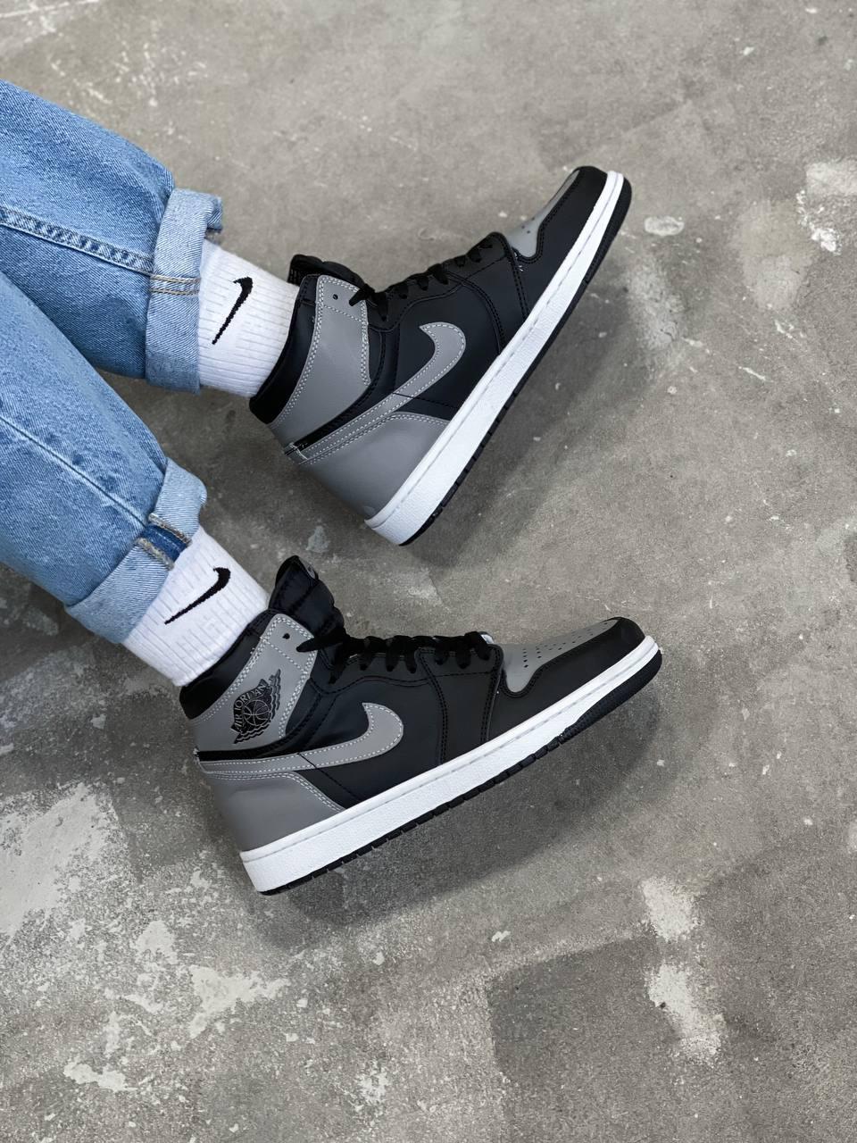 Кросівки унісекс Nike Air Jordan 1 Retro High Black Grey Size 40
