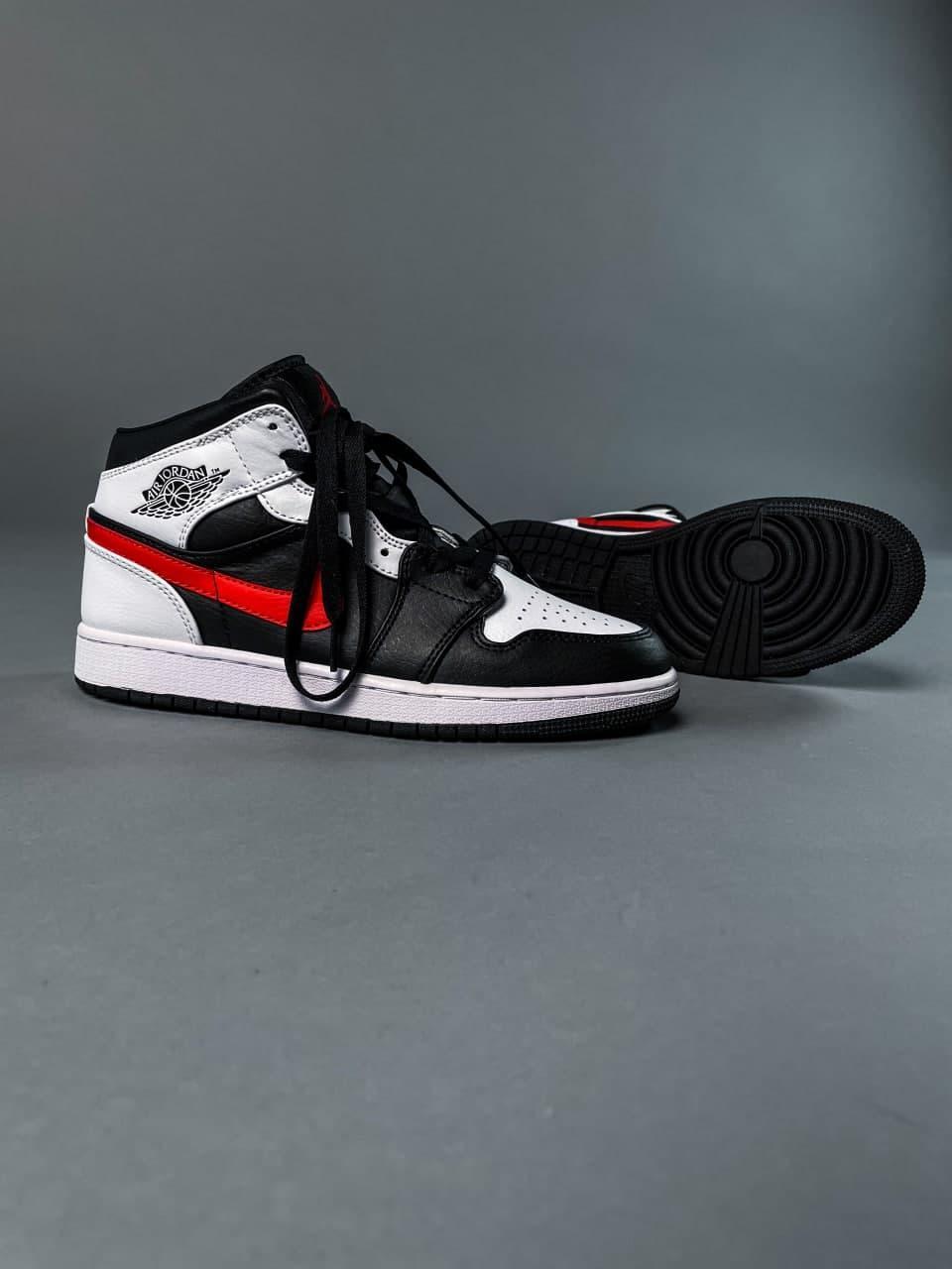 Кросівки жіночі Nike Air Jordan 1 Mid Black Chile Red White Size 36