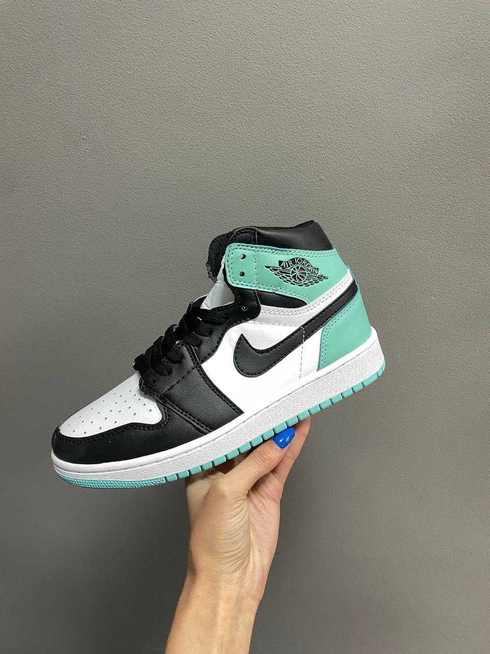 Кросівки жіночі Nike Air Jordan 1 Retro Mid Mint White Black Size 36