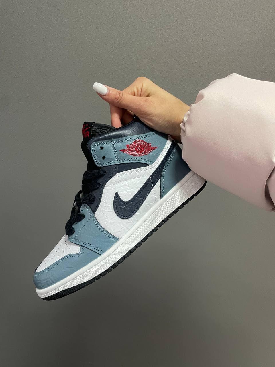 Кросівки жіночі Nike Air Jordan 1 Retro Paper Blue Size 38