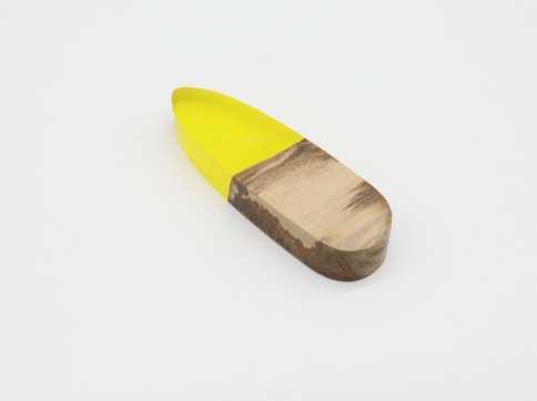 Епоксидні підвіски з деревом для біжутерії, браслетів, брелоків і шиття жовтий 65х19мм / Епоксидні підвіски з деревом для, фото 1