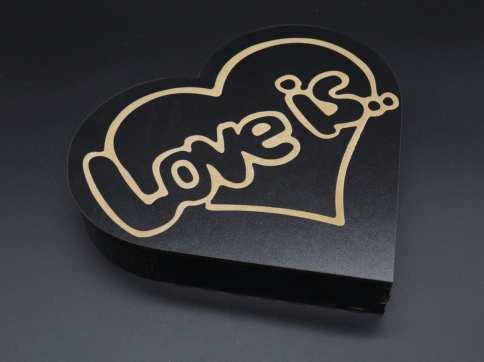 Скринька-заготовка Love is.... МДФ. Колір чорний. 21,5х20х3,5см / Скринька-заготовка Love is.... МДФ. Колір чорний. 21,5х20х3,5см