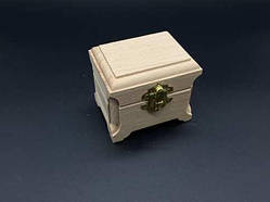 Скринька-куфр з фаскою. 6х8см. З фурнітурою. Матеріал "бук". / Скринька-куфр з фаскою. 6х8см. З фурнітурою. Матеріал "бук".