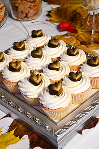 Капкейки ванільні із шоколадним декором