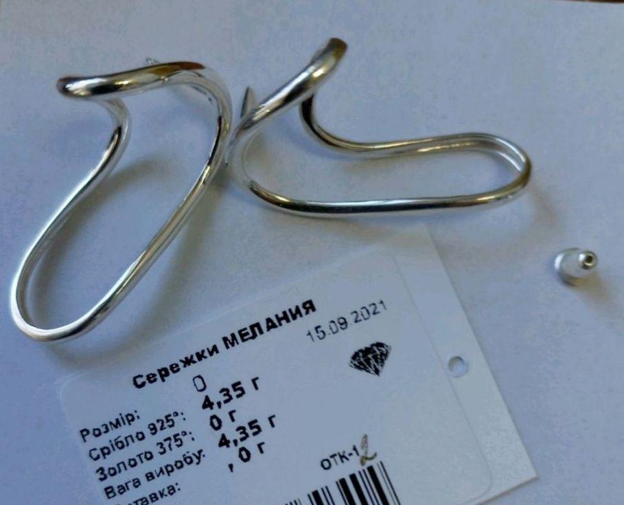 Срібні сережки-гвоздики оригінальної форми Меланія