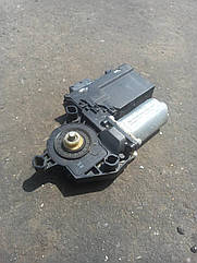 Моторець склопідіймача Audi A4 VW Golf Peugeot 307 2001-2005г.в. 0130821766