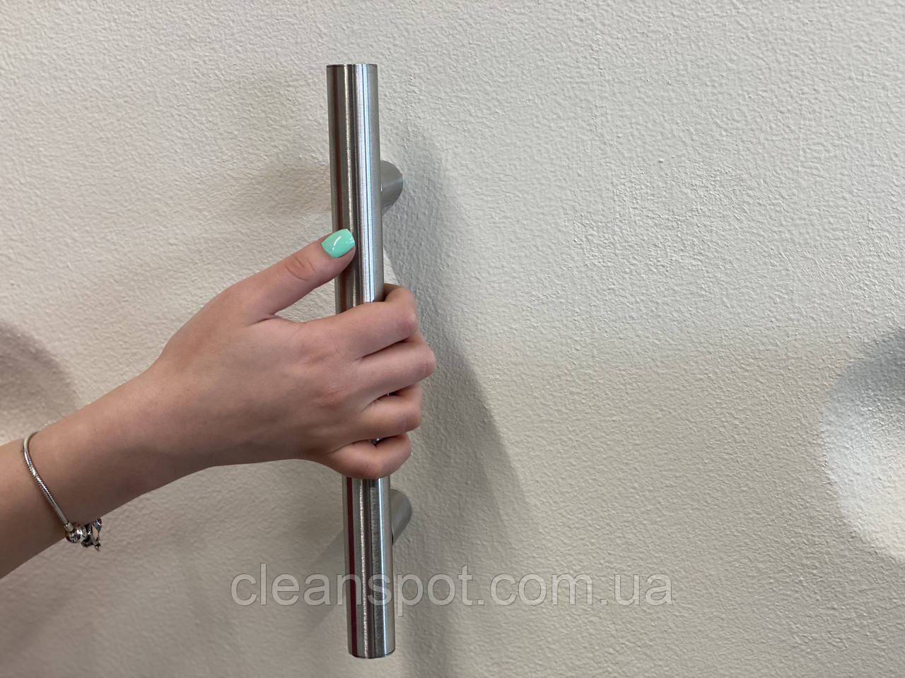 Ручка-скоба прямая прочная из нержавеющей стали для всех видов дверей длиной 30см Ø32мм - фото 6 - id-p1632274807