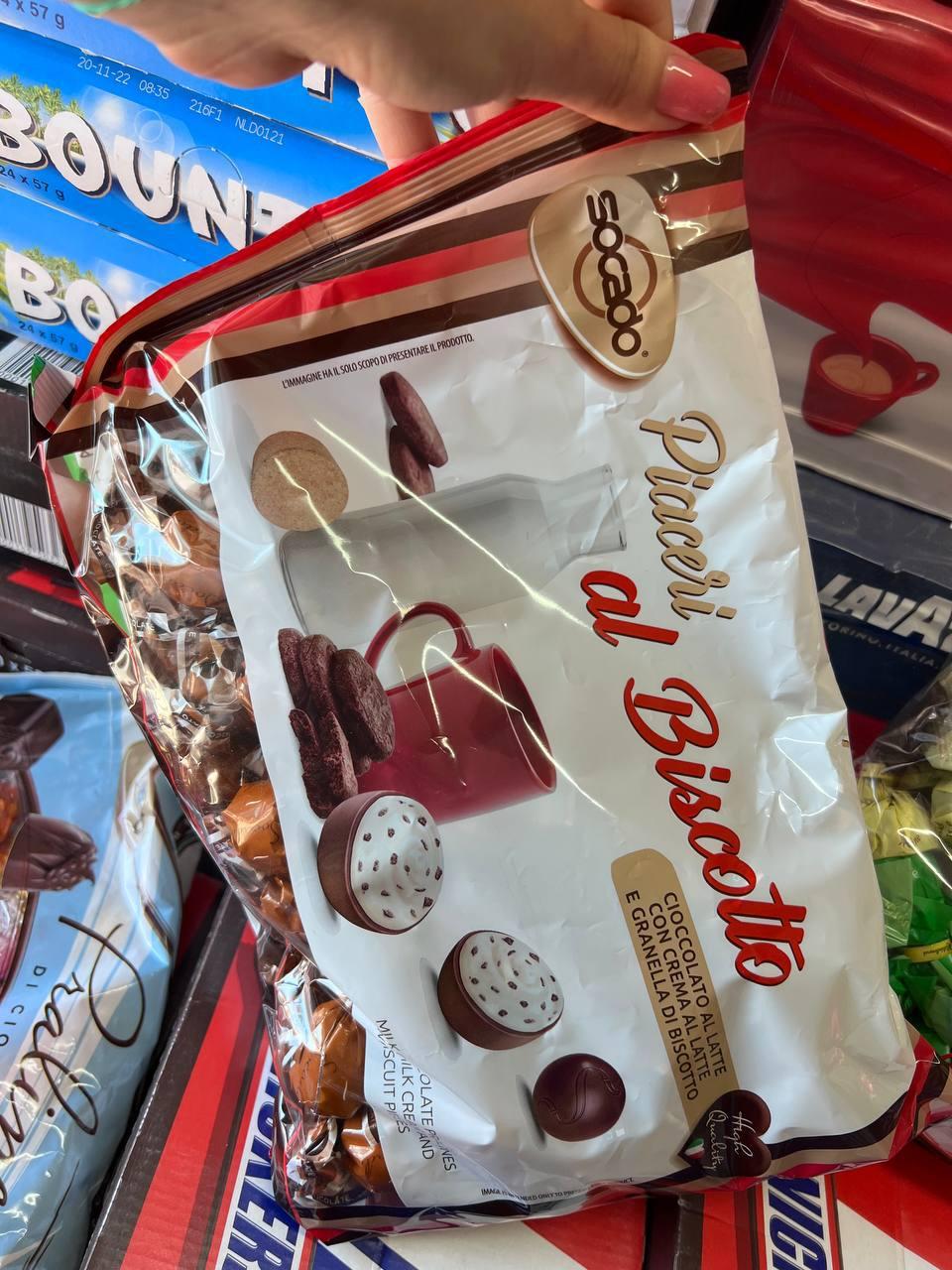 Цукерки праліне c молочним кремом і печивом🍬Socado "Piaceri al Biscotto" 1кг. Італія.