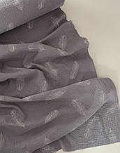 Муслін (бавовняна тканина) пір'їнки великі на сірому (0,9*135)