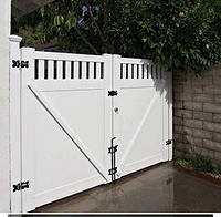 Ворота пластикові глухі зі штакетом 1450х3000 мм