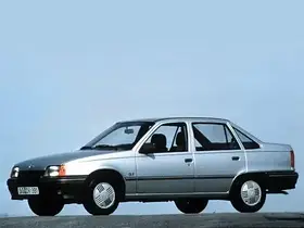 Бокове скло задніх дверей Opel Kadett E седан '85-91 праве (XYG)