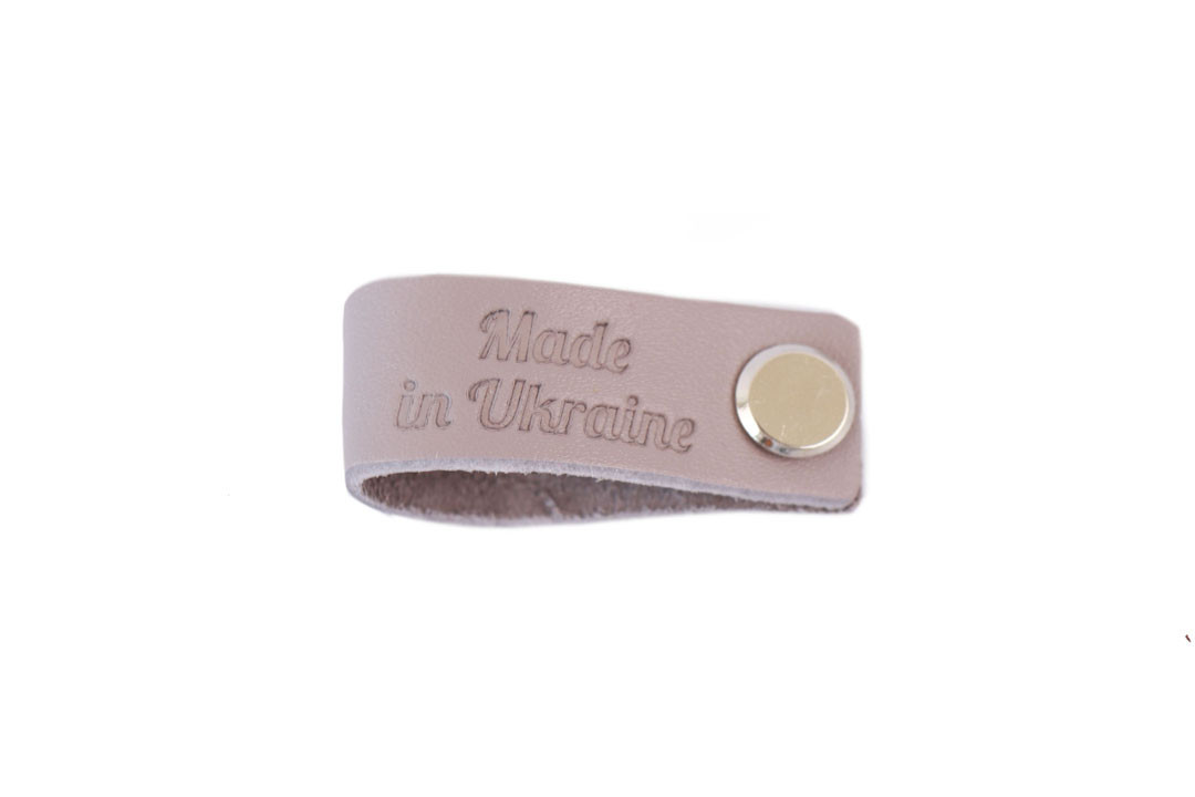Бірка шкіряна "Made in Ukraine" 15*90 мм французький сірий, з гвинтом, нат. шкіра, фото 1