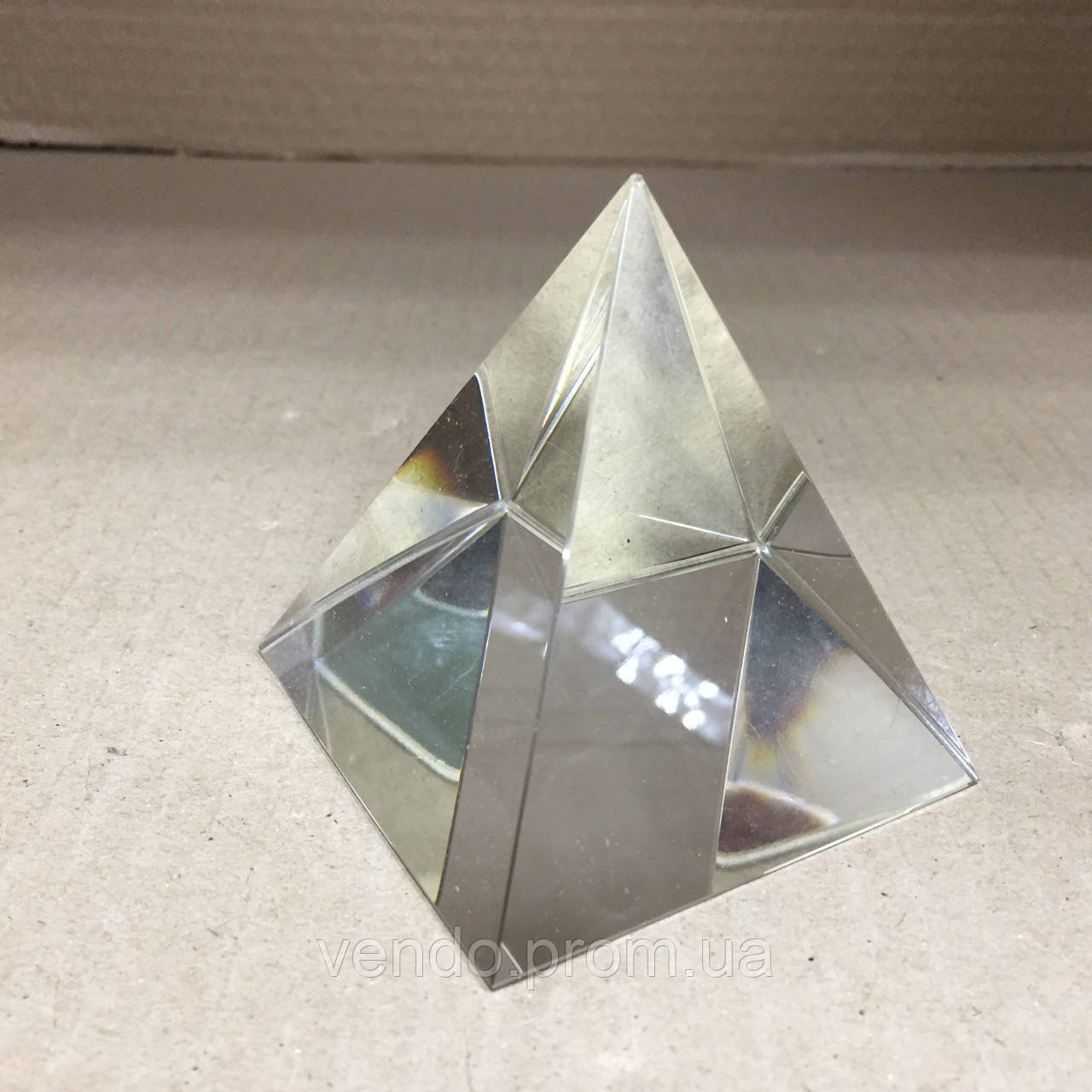 Кришталева піраміда біла 4.9х4.9х5.5 см