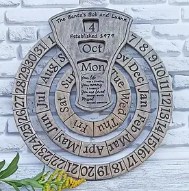 Подарунок на річницю весілля календар з персональним гравіюванням