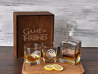 Скляний подарунковий набір для віскі з гравіруванням «Гра Престолів» в картонній/дерев'яній коробці DS-0001