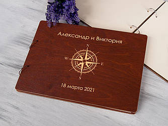 Весільна гостьова книга «Компас» у дерев'яній палітурці