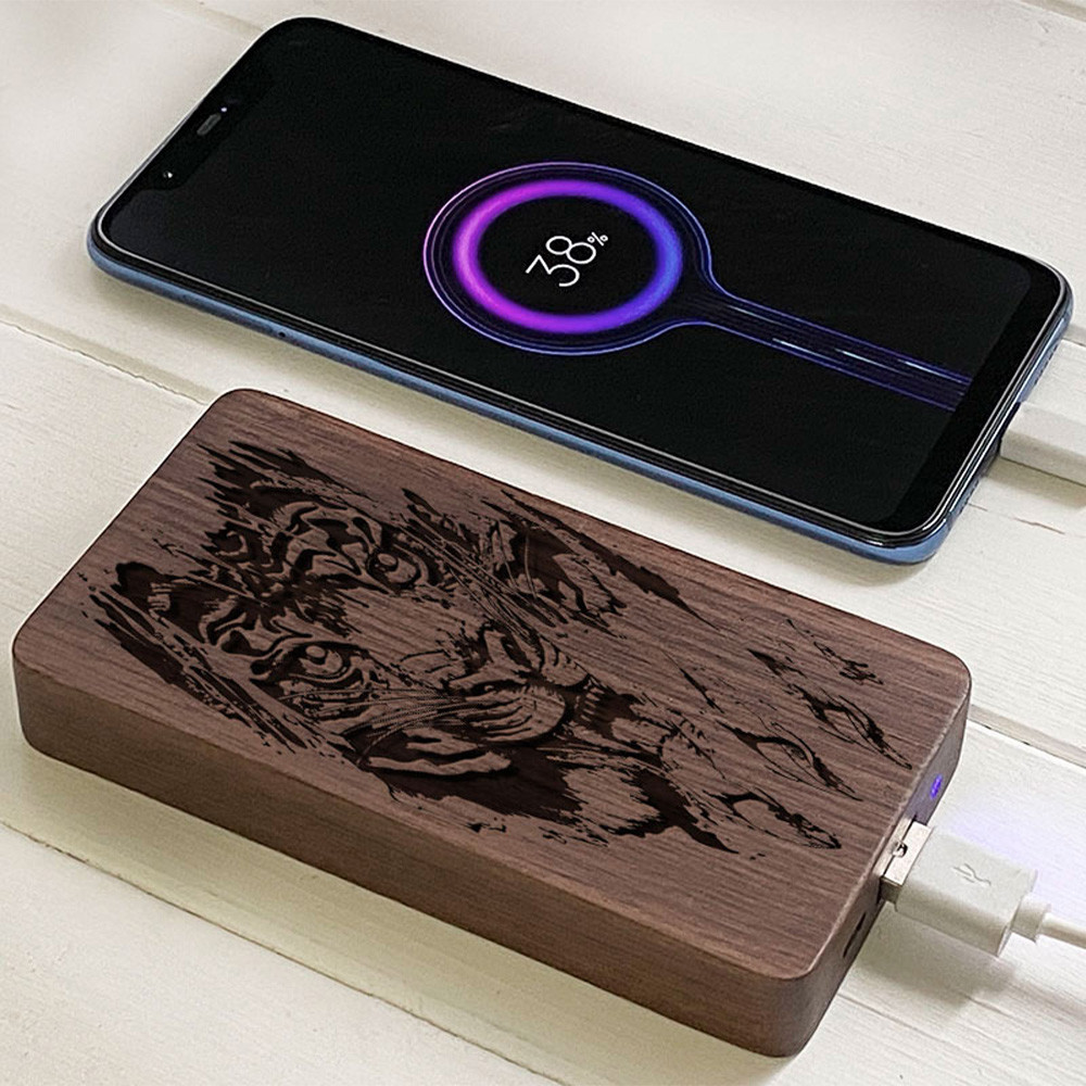 Powerbank Зовнішній акумулятор із дерева з гравіюванням "Tiger" Американський горіх на 10 000 mA, фото 1