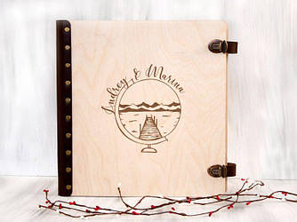 Персоналізований весільний фотоальбом у дерев'яній обкладинці «Глобус» | 30 стор, 34 х 34 см | WPA-0011