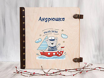 Дерев'яний дитячий альбом для фотографій з картонними листами, 30 стор та іменною печаткою | WPA-0025