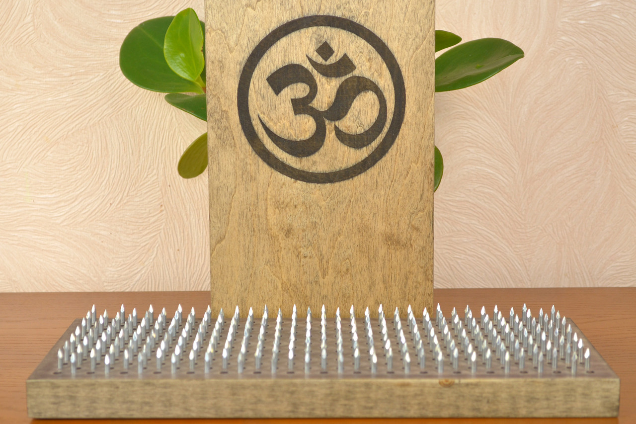 Дошка Садху для стояння на цвяхах з кроком 1.25 см, з гравіюванням "Ом", фото 1