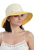 Женская шляпа с небольшими полями молочная с жёлтым