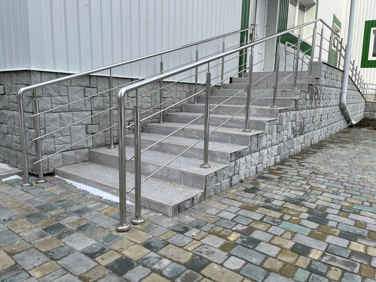 Поручні з нержавіючої сталі від виробника з трьома ригелями на зварювання, фото 1