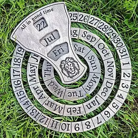 Великий настінний календар на будь-якій мові з вашим гравіюванням - подарунок на ювілей