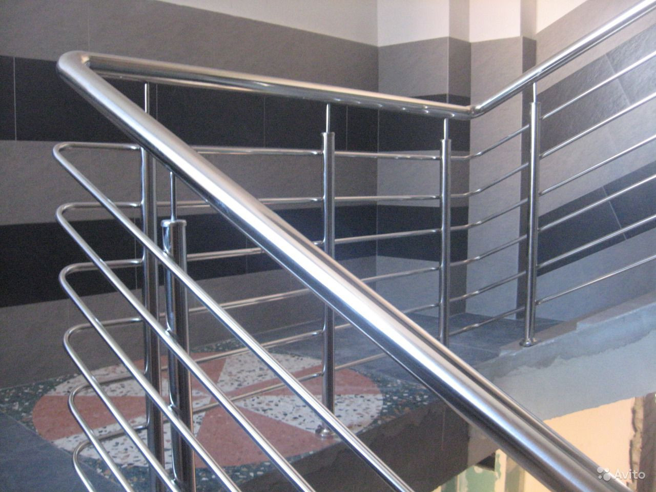 Неіржавкі поручні