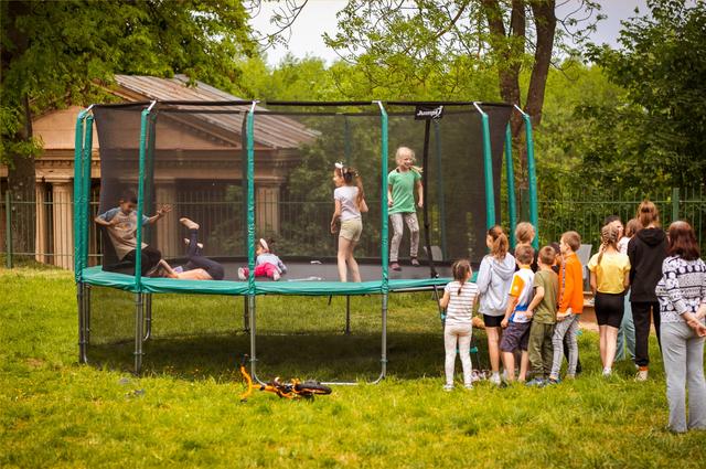 Батут Большой Профессиональный с Защитной Сеткой Диаметром 490 См Jumpi ...