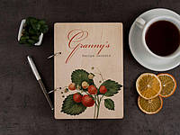 Кулінарна книга «Суниця» з кольоровим друком у дерев'яній обкладинці для улюбленої бабусі