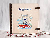 Дерев'яний дитячий альбом для фотографій з картонними листами, 30 стор та іменною печаткою | WPA-0025