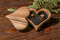 Дерев'яна коробочка для весільних обручок на весілля у вигляді серця для молодят з індивудальним гравіюванням