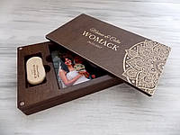 Іменна дерев'яна коробка для флешки та фото з дерев'яною кришкою на магнітах