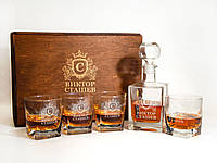 Подарочный набор для виски с гравировкой имени Графин + 4 стакана + деревянная коробка