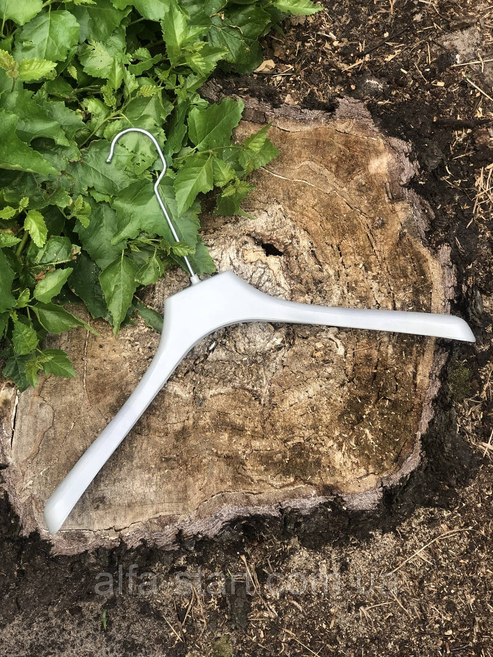 Пластикова сіра вішалка плечики Італія 42см б/в з широким плечем, фото 1