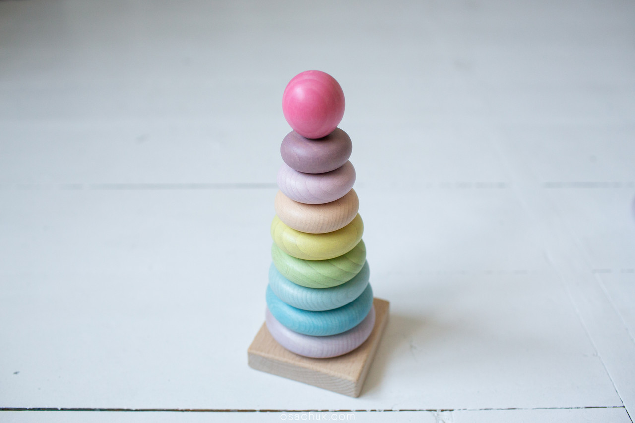 Пірамідка класична дерев'яна дитяча екопродукт різнокольорова логічна іграшка для малюків 8.5х21см