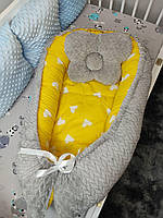 Кокон ( позиционер , гнездышко) для новорожденных Сердечки Серо - желтый + подушечка ортопедическая плюш бязь