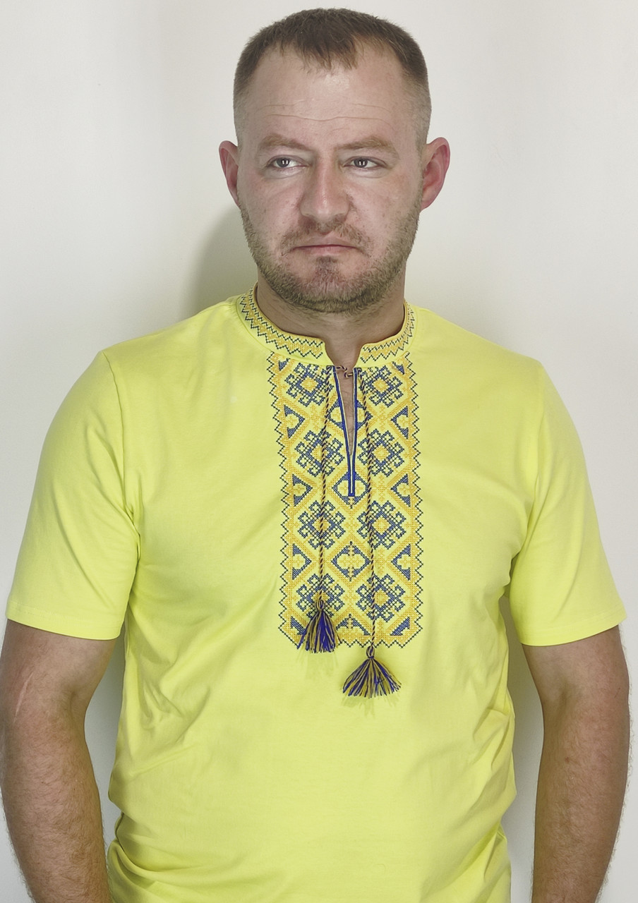 Футболки вишиванки жовтого кольору вишиті жовто синім орнаментом
