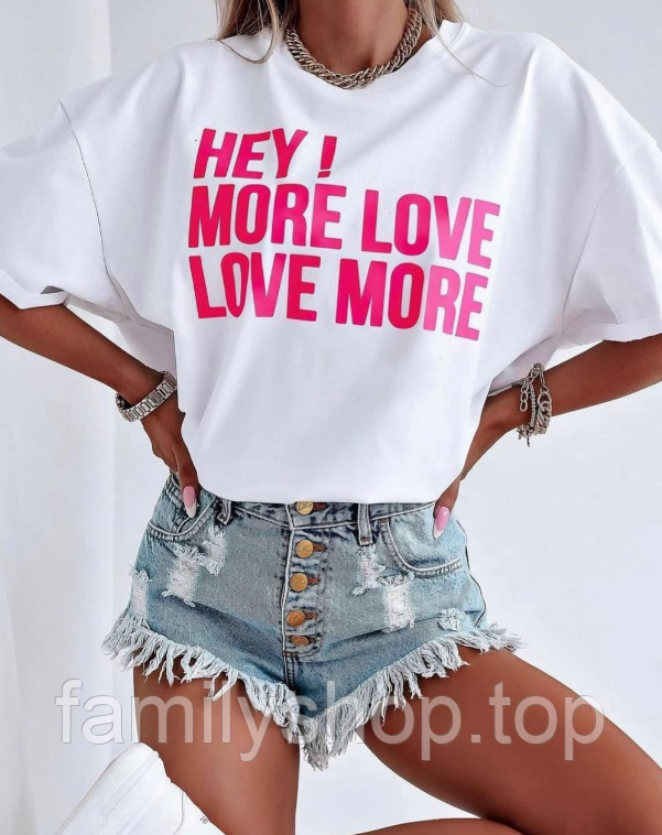 Красива жіноча футболка з принтом "More love love more" біла легка вільна, розмір 42/44, 44/46