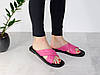 Шкіряні модні шльопки жіночі плетіння м'які комфортні фуксія кольору, фото 8