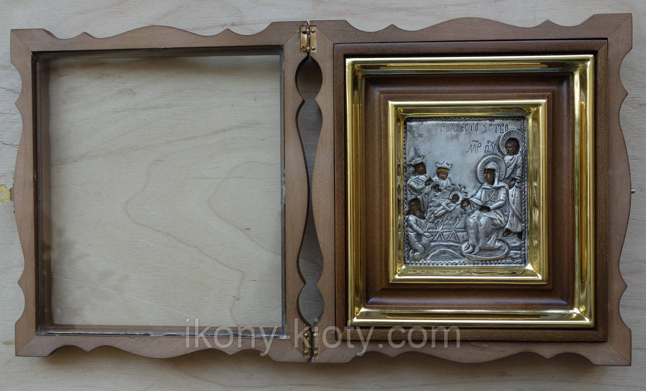 Миниатюрный фигурный киот с деревянной внутренней рамкой и золочёными штапиками для старинной иконы с окладом. - фото 3 - id-p265410678
