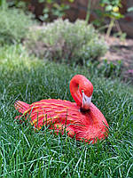 Садовая фигура с полистоуна Фламинго сидяче