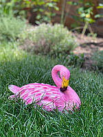 Садовая фигура с полистоуна Фламинго сидяче