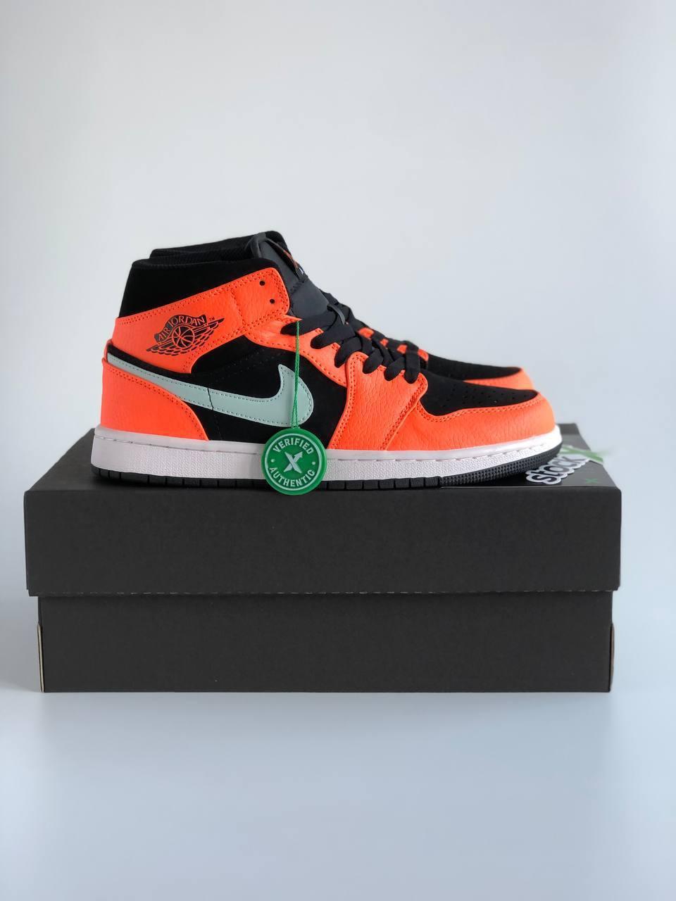 Кросівки чоловічі оранжеві Nike Air Jordan 1 (07648)