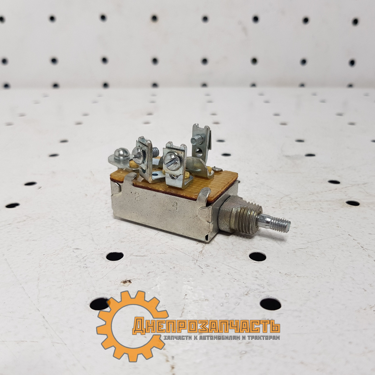 Переключатель света П-305 для трактора ЮМЗ