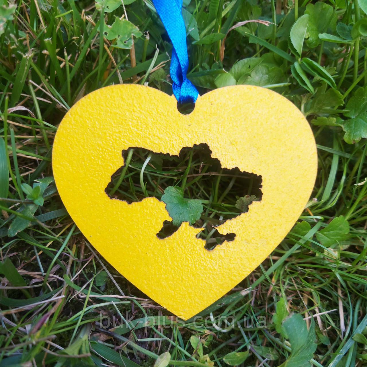 Український сувенір, брелок у формі серця карта України  8,5х7,5 см